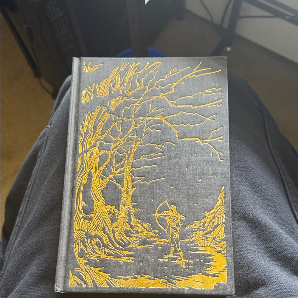 A Court of Thorns and Roses collectors edition